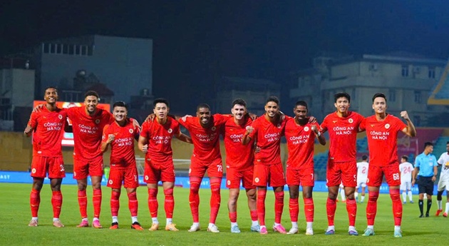 Nhà ĐKVĐ thể hiện sức mạnh. (Ảnh: CAHN)