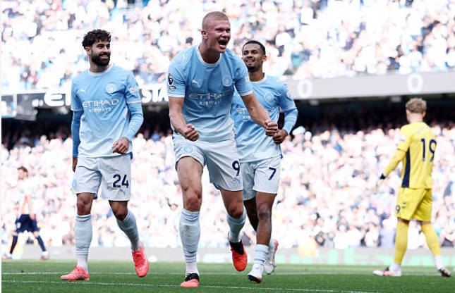 Haaland mở điểm cho Man City. Ảnh: Molly Darlington/Getty Images.