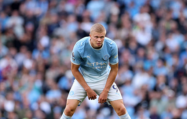 Haaland xem Man City vẫn đang trong qu&aacute; tr&igrave;nh t&aacute;i thiết. Ảnh của Carl Recine/Getty Images.