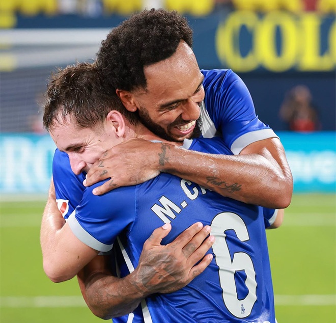 Aubameyang được y&ecirc;u mến ở đội b&oacute;ng mới thăng hạng. Ảnh: Coruna.