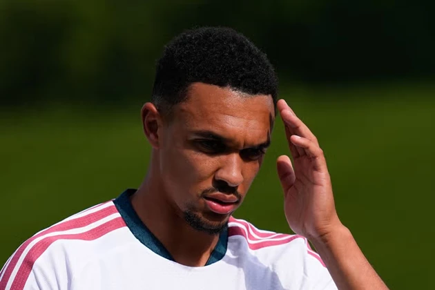 Ảnh bài viết Mourinho hé lộ lý do chọn Trent thay Dumfries