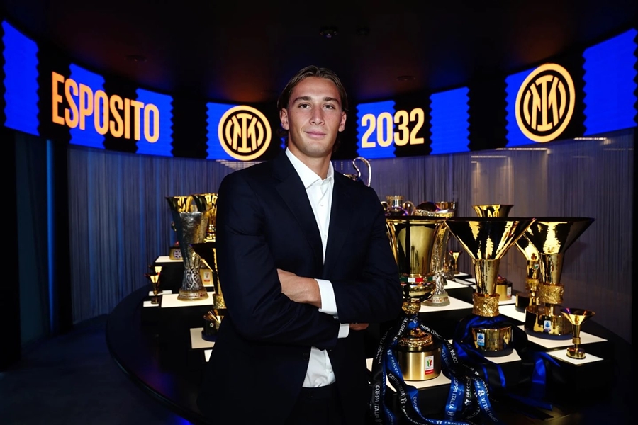 Ảnh bài viết Esposito gia hạn với Inter, Arsenal và MU vỡ mộng