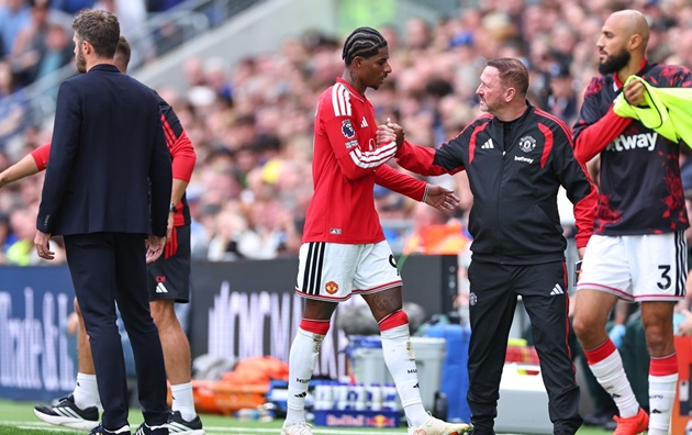 Carrick rút Rashford ra nghỉ. (Ảnh: Sky Sports)