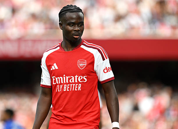Bukayo Saka – 7.0/10: Tuyển thủ Anh liên tục gây áp lực và tạo ra nhiều khó khăn cho người kèm mình nhờ tốc độ. Dù chưa ghi bàn, sự hiện diện của anh giúp Arsenal duy trì thế trận áp đảo. Ảnh: Stuart MacFarlane/Getty Images

Christos Tzolis – 7.5/10: Tuyển thủ Hy Lạp luôn là mối đe dọa thường trực bên cánh trái nhờ kỹ thuật cá nhân. Anh đóng góp một pha kiến tạo thông minh cho Martin Odegaard dứt điểm tung lưới đối phương. Ảnh: Ryan Pierse/Getty Images

Kai Havertz – 8.2/10: Ngôi sao người Đức ghi bàn gỡ hòa quan trọng và thể hiện khả năng giữ bóng tuyệt vời. Pha bỏ bóng tinh tế của anh cũng góp công lớn vào bàn thắng ấn định tỉ số. Ảnh: David Price/Getty Images

Đội hình ra sân của Arsenal. Ảnh: Bongda.com.vn