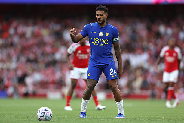 Reece James: 6.3 điểm. Tung ra một cú sút uy lực buộc thủ thành David Raya phải trổ tài cứu thua xuất thần. Kiểm soát khu vực giữa sân khá ổn. Ảnh của Charlotte Wilson/Offside/Offside - Getty Images.

Jorrel Hato: 6.9 điểm. Kiến tạo cho Morgan Rogers mở tỷ số và phòng ngự tốt dù Arsenal giành chiến thắng chung cuộc. Ảnh của Stuart MacFarlane/Arsenal FC - Getty Images.

Morgan Rogers: 6.6 điểm. Trong một thế giới khác, có lẽ anh đã khoác áo Arsenal ở trận đấu này. Thay vào đó, anh lại ghi bàn vào lưới họ bằng một pha bắt vô-lê đẳng cấp, khiến các cổ động viên đội chủ nhà phải hô vang câu châm chọc "lẽ ra anh nên gia nhập một CLB lớn" khi anh rời sân. Ảnh của James Gill - Danehouse/Getty Images.

Cole Palmer: 5.8 điểm. Nhận thẻ vàng vì pha phạm lỗi ngăn cản Havertz sau đường chuyền hỏng của David Raya. Chạm bóng rất nhiều nhưng không tạo ra được tác động mang tính bước ngoặt. Ảnh của Charlotte Wilson/Offside/Offside - Getty Images.

Joao Pedro: 6.5 điểm. Phải nhận thẻ vàng từ sớm và đây là trận đấu mà mọi thứ không thực sự suôn sẻ với ngôi sao người Brazil.  Ảnh của Marc Atkins/Getty Images.