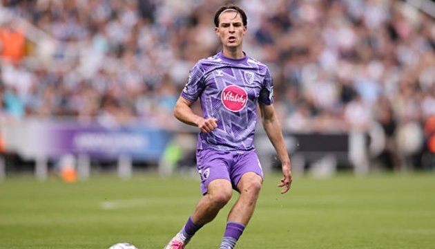 Chelsea quyết tâm theo đuổi Alex Scott. Ảnh: Michael Driver/MI News/NurPhoto via Getty Images