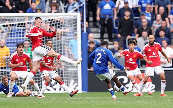 Ảnh bài viết Hàng thủ 'không đến nỗi tệ' đang kéo lùi Man Utd