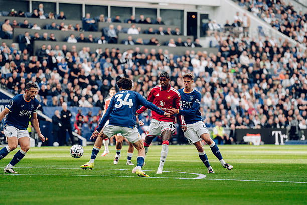 Rashford liên tục gây sóng gió cho hàng phòng ngự Everton. Ảnh: Zohaib Alam/Manchester United via Getty Images.