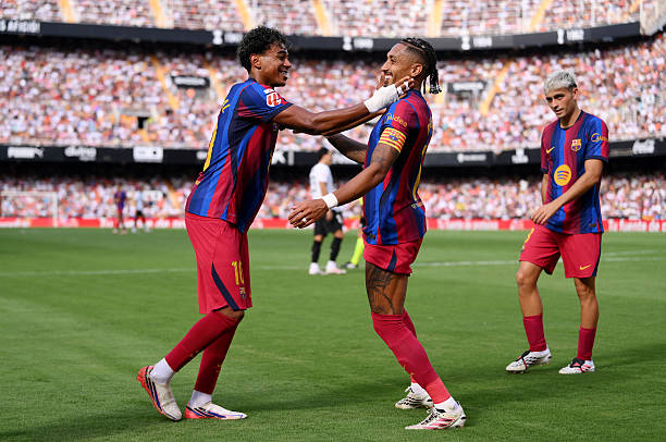 Barcelona bay cao nhờ sự thăng hoa trên hàng công. Ảnh: David Ramos/Getty Images.