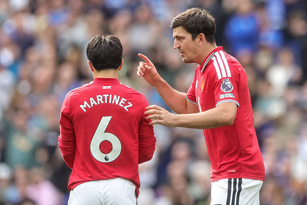 Cặp trung vệ Martinez và Maguire có những hạn chế nhất định. Ảnh của Mark Cosgrove/News Images/NurPhoto - Getty Images.