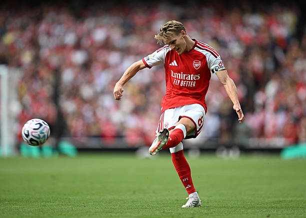 Ảnh bài viết Odegaard tái hiện thời khắc Bergkamp tại Arsenal