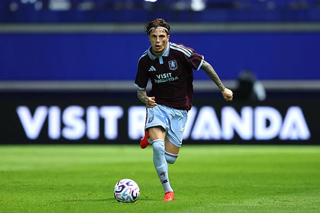Garnacho đang trải qua thời gian khó khăn ở Aston Villa. Ảnh: Pakawich Damrongkiattisak/Getty Images