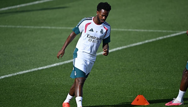 Sự thiếu ổn định của Vinicius là điều đáng lo ngại. Ảnh: Burak Akbulut/Anadolu via Getty Images