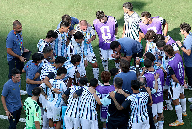 Scaloni biến những mảnh vỡ Argentina thành một tập thể. Ảnh: Tan Jun/Getty Images.