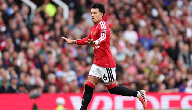 Lisandro Martinez vẫn được ban lãnh đạo Man United tin tưởng. Ảnh: Dan Mullan/Getty Images.