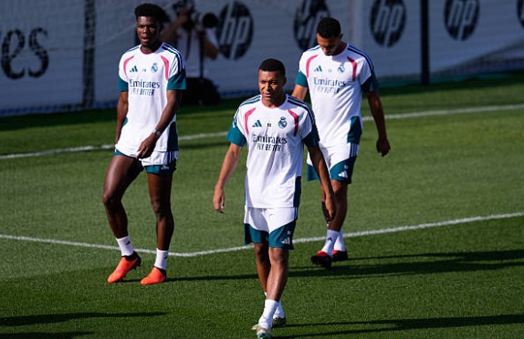 Real chuẩn bị cho màn đại chiến với Inter. Ảnh: Dennis Agyeman/Europa Press via Getty Images.