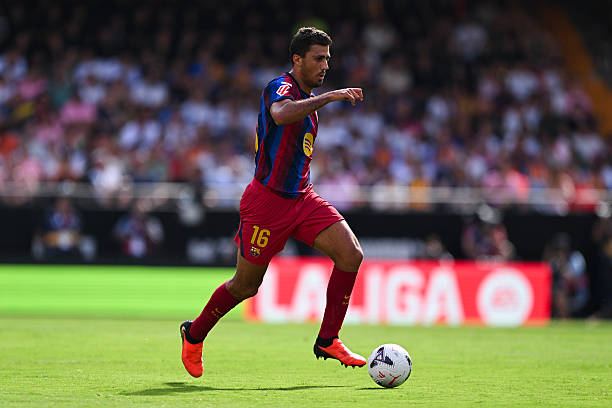Rodri sớm khẳng định đẳng cấp trong ngày ra mắt Barcelona. Ảnh: David Ramos/Getty Images.
