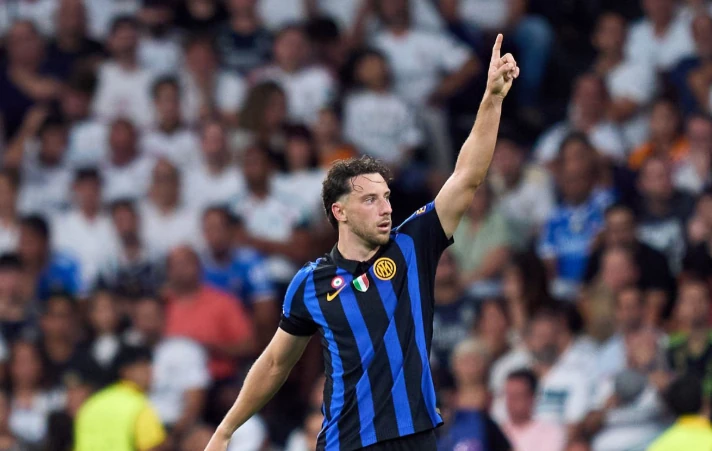 Carlos Augusto rút ngắn tỷ số cho Inter. Ảnh: Mateo Villalba/Getty Images.