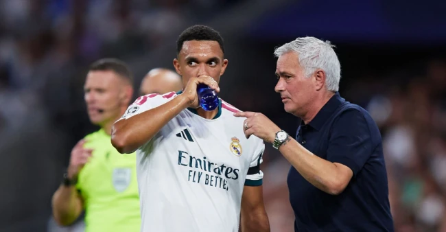Ảnh bài viết Mourinho khen ngợi Alexander-Arnold trong vai trò tiền vệ