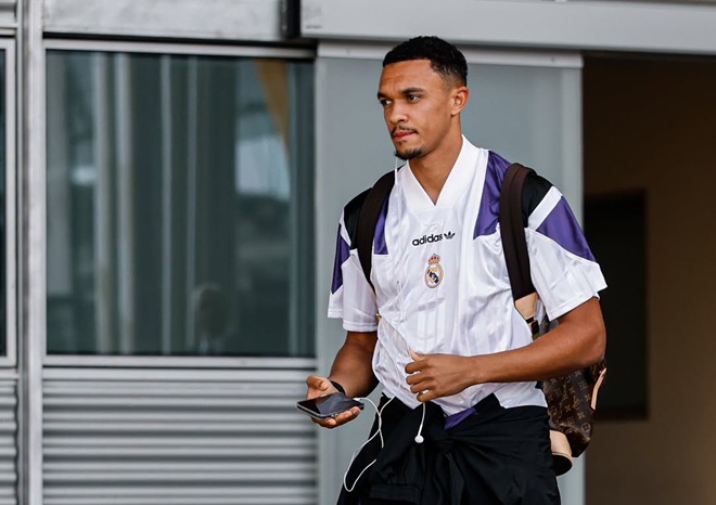 Trent Alexander-Arnold – 7. Tạo áp lực khiến Jones mắc sai lầm, dẫn đến bàn mở tỷ số của Real Madrid. Dù vậy, Trent vẫn chưa thực sự thoải mái khi không có bóng và trong khâu phòng ngự. Ảnh: Real Madrid.