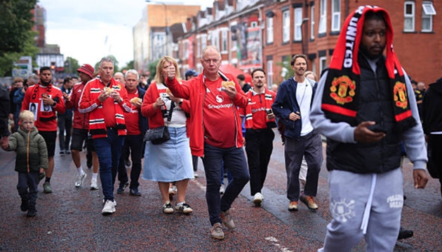 Ảnh bài viết CĐV MU nổi giận biểu tình trước đại chiến Man City