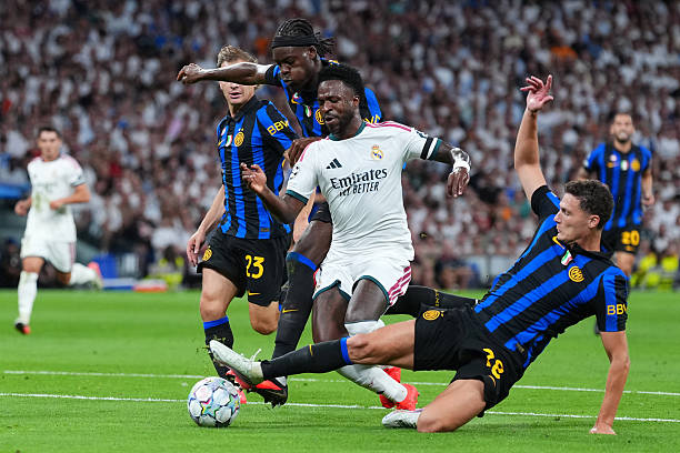 Ảnh bài viết McManaman chỉ ra quan hệ căng thẳng giữa Vinicius và fan Real