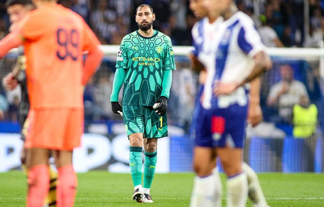 Gianluigi Donnarumma (7.1): Thi đấu thiếu an to&agrave;n, thi thoảng đưa ra t&igrave;nh huống xử l&yacute; mạo hiểm nhưng nhờ bẫy việt vị m&agrave; tr&aacute;nh khỏi quả phạt đền. Ảnh: Torbjorn Tande/DeFodi Images/DeFodi via Getty Images.