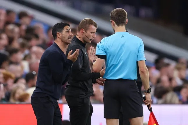 Ảnh bài viết Ngoại hạng Anh thừa nhận Arsenal đáng lẽ được hưởng phạt đền trước Aston Villa