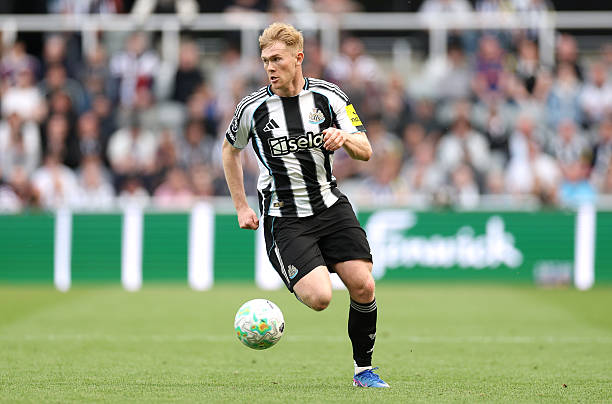 Ảnh bài viết Vì sao Lewis Hall tỏa sáng là tin xấu cho Man Utd?