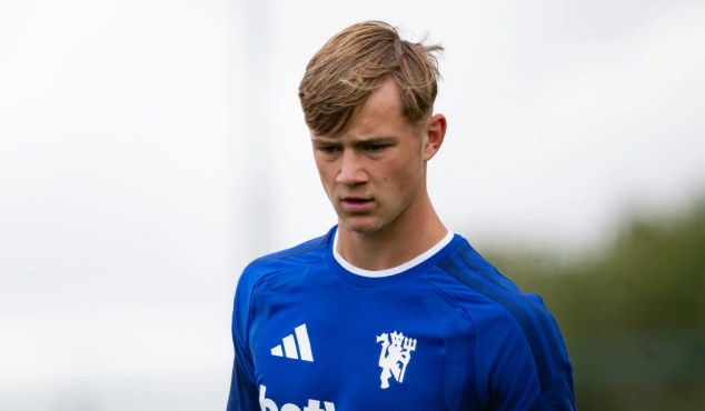 Thwaites đang thăng tiến vượt bậc tại Man Utd. Ảnh: Ash Donelon/Manchester United via Getty Images.