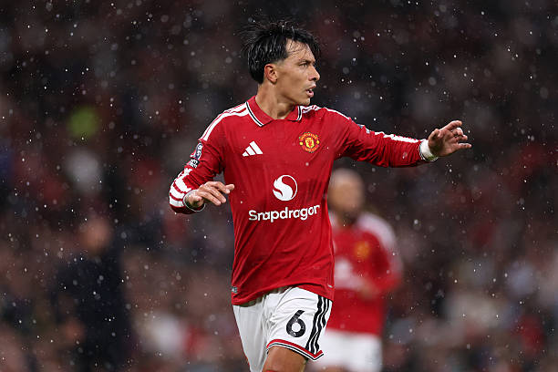 Lisandro Martinez c&oacute; thể gia hạn với Manchester United. Ảnh: Marc Atkins/Getty Images