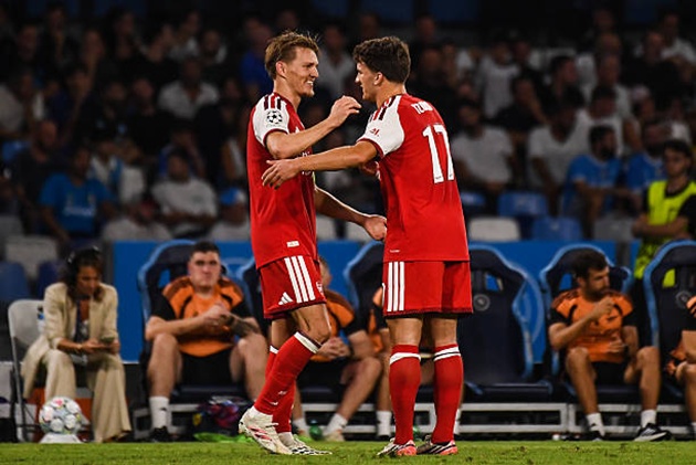 Ảnh bài viết Lập siêu phẩm hạ Napoli, Odegaard được Arteta ngợi khen