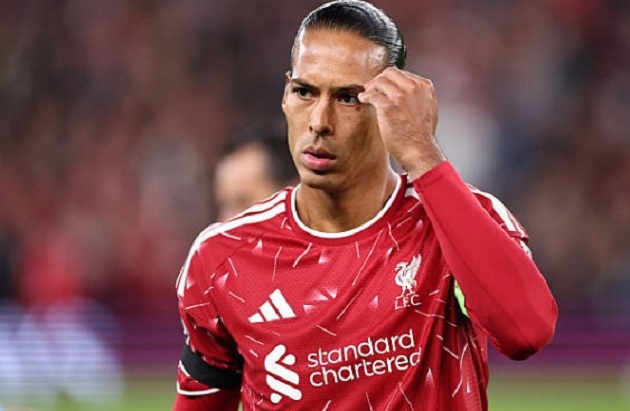 van Dijk - 7 điểm: Chuyền dài thiếu chuẩn xác và bẫy việt vị lỗi ở hiệp một, nhưng thi đấu tốt hơn sau giải lao. Ảnh: Robbie Jay Barratt - AMA/Getty Images.

Kerkez - 7.2 điểm: Bắt người hời hợt dẫn đến bàn thua sớm, thiếu ăn ý với Ngumoha nhưng chơi tốt hơn trong hiệp hai. Ảnh: Ryan Crockett/DeFodi Images/DeFodi via Getty Images.

Szoboszlai - 7.8 điểm: Khởi đầu tốt, dù đôi lúc giữ bóng quá lâu nhưng đã tỏa sáng đúng lúc để gỡ hòa. Ảnh: Robbie Jay Barratt - AMA/Getty Images.

Mac Allister - 7.7 điểm: Hỗ trợ phòng ngự tốt, tranh chấp mạnh mẽ và lập công bằng cú sút xa trái phá. Ảnh: Robbie Jay Barratt - AMA/Getty Images.

Barcola - 6.8 điểm: Hiệp một mờ nhạt, sau đó thử thách Oblak hai lần và bỏ lỡ cơ hội trước khi dính chấn thương. Ảnh: Ernest Kolodziej/Eurasia Sport Images/Getty Images.

Wirtz - 7 điểm: Khởi đầu ấn tượng, dần có ảnh hưởng lớn từ phút 30 và kết nối rất tốt với Isak. Ảnh: Ernest Kolodziej/Eurasia Sport Images/Getty Images.

Ngumoha - 7 điểm: Gặp khó trước Llorente già rơ và bị kèm chặt, nhưng vẫn tạo ra vài khoảnh khắc hứa hẹn. Ảnh: Jan Kruger - UEFA/UEFA via Getty Images.

Isak - 7.3 điểm: Sút hỏng cơ hội sớm, thi đấu xông xáo, sắc bén khi có bóng dù thiếu sự hỗ trợ. Ảnh: Ernest Kolodziej/Eurasia Sport Images/Getty Images.