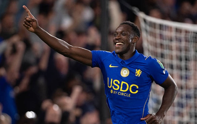 Danny Welbeck - 7: Hoạt động không biết mệt mỏi dọc theo tuyến đầu và được đền đáp bằng cú đúp: bàn đầu tiên đến từ pha cắt mặt đệm bóng sau đường chuyền của Morgan Rogers, bàn thứ hai là pha chớp thời cơ đánh đầu bồi sau cú sút bật ra của Barco.
