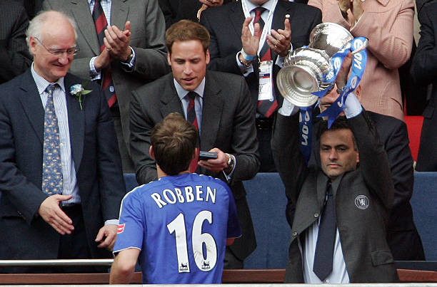 Robben trở thành mũi khoan trong hệ thống của Mourinho. Ảnh: Phil Cole/Getty Images.