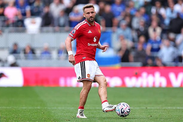 Ảnh bài viết Bảo vệ Luke Shaw, huyền thoại MU khuyên Carrick loại bỏ 2 ngôi sao