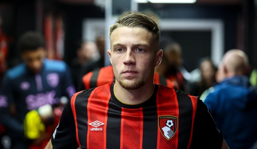 Adrien Truffert được các chuyên gia đánh giá cao. Ảnh: AFC Bournemouth.