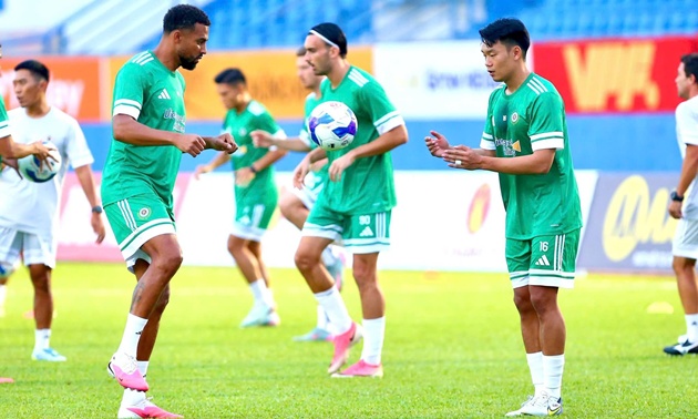 Các cầu thủ Hà Nội chuẩn bị cho trận SLNA. (Ảnh: Hà Nội FC)