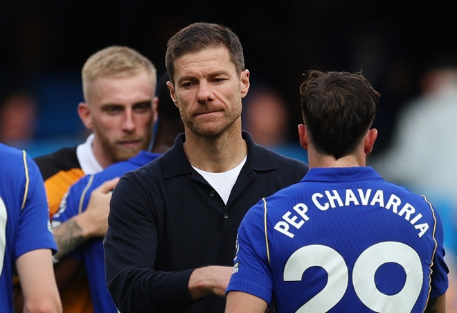 Hàng phòng ngự của Xabi Alonso tiếp tục cho thấy vấn đề. Ảnh: EPA.