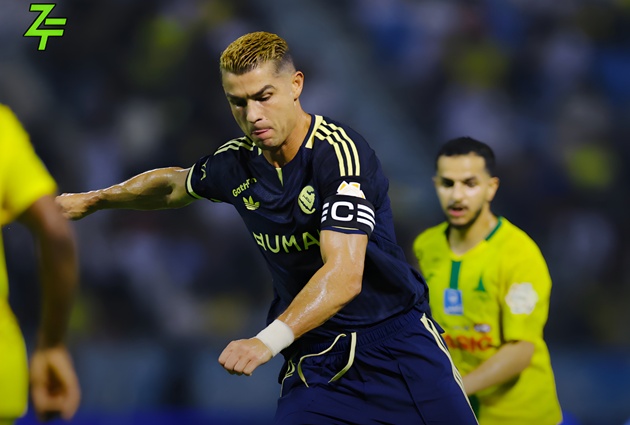Ronaldo nỗ lực nhưng kh&ocirc;ng thể gi&uacute;p Al-Nassr. Ảnh: zflixfootball