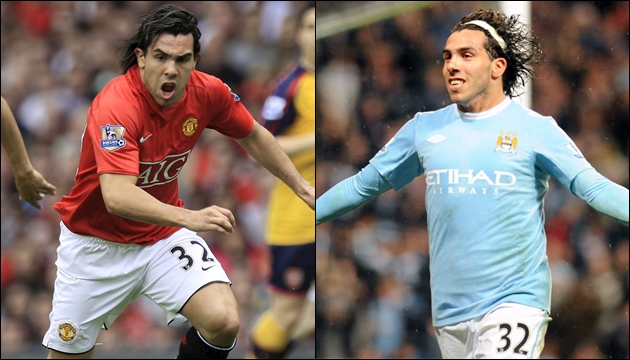 Carlos Tevez là 1 trong những trường hợp gây tranh cãi nhất khi khoác áo cả 2 CLB thành Manchester. Ảnh: EPA