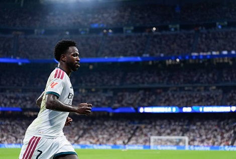 Vinicius Junior (7.5): Dù chưa thể tự mình ghi bàn, nhưng Vinicius vẫn là mối đe dọa thường trực. Anh có đường kiến tạo tinh tế giúp Bellingham lập công. Ảnh: Oscar J. Barroso/Europa Press via Getty Images.

Jude Bellingham (7.9): Trái tim của hàng công Real Madrid. Bellingham di chuyển không biết mệt mỏi, ghi bàn thắng nâng tỷ số lên 3-0 bằng khả năng chọn vị trí thông minh. Ảnh: Jose Breton/Pics Action/NurPhoto via Getty Images.

Yan Diomande (7.1): Màn trình diễn ấn tượng trong lần đá chính. Diomande phối hợp nhịp nhàng với các đồng đội và tạo ra nhiều khoảng trống bên hành lang cánh phải. Ảnh: Jesus Troyano/Real Madrid via Getty Images.





Kylian Mbappe (8.8): Ngôi sao của trận đấu. Mbappe duy trì hiệu suất săn bàn ấn tượng với cú đúp đẳng cấp, trong đó có tình huống thực hiện thành công quả phạt đền đầy bản lĩnh. Ảnh: Jose Breton/Pics Action/NurPhoto via Getty Images.