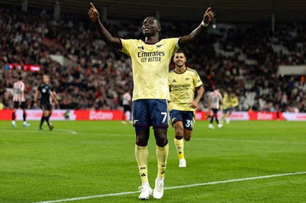 Bukayo Saka - 8.2 điểm: D&ugrave; bỏ lỡ hai cơ hội ngon ăn trong trận, ng&ocirc;i sao chạy c&aacute;nh người Anh vẫn biết c&aacute;ch l&ecirc;n tiếng ở thời khắc quyết định. Pha dứt điểm lạnh l&ugrave;ng tr&ecirc;n chấm 11m ở ph&uacute;t b&ugrave; giờ đ&atilde; dập tắt mọi hy vọng của Sunderland, gi&uacute;p anh nhận mức điểm rất cao tr&ecirc;n hệ thống.