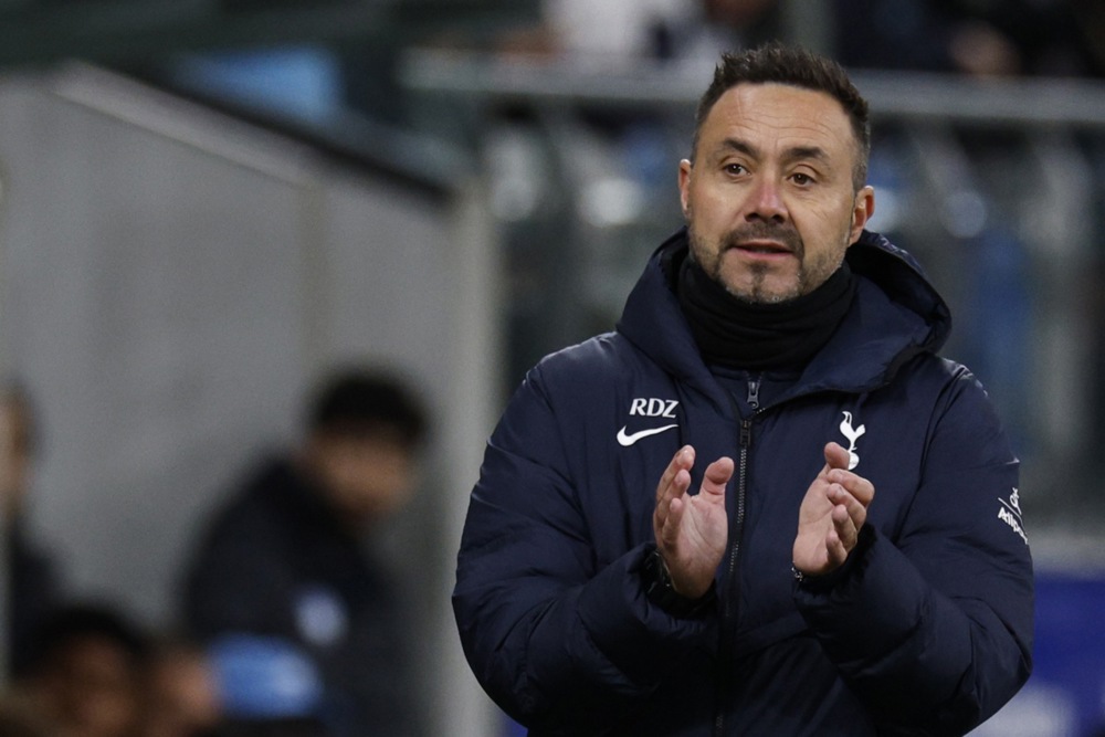 HLV Roberto De Zerbi vẫn nhận được sự tin tưởng của ban l&atilde;nh đạo Tottenham. Ảnh: EPA/Mark Evans.