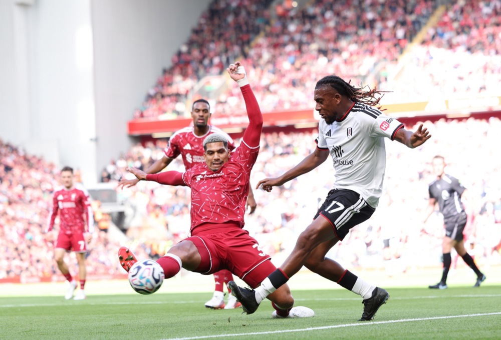 Ảnh bài viết Romano đính chính thương vụ Araujo - Liverpool