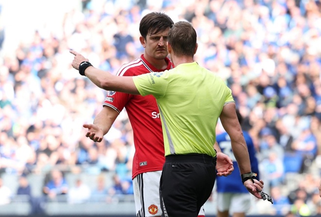 Maguire đã trải nhiều thăng trầm ở MU. Ảnh: EPA.