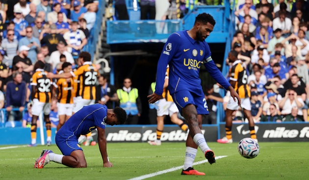 Chelsea tấn công hay, nhưng đang chơi vô cùng mong manh. (Ảnh: EPA Images)
