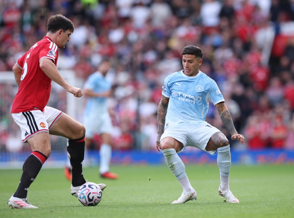 Harry Maguire – 6.3 điểm: Trung vệ người Anh chơi nỗ lực trong các pha không chiến. Anh nhận một thẻ vàng sau pha va chạm xô xát với Enzo Fernandez ở cuối trận. Ảnh: EPA.