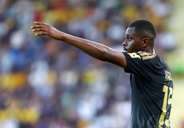 Pierre Kalulu lọt v&agrave;o tầm ngắm của Man Utd. Ảnh: EPA