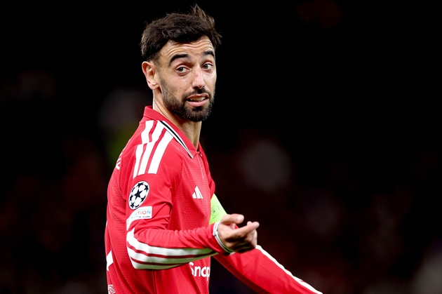 Bruno Fernandes vẫn chưa gia hạn với Manchester United. Ảnh: EPA/ADAM VAUGHAN
